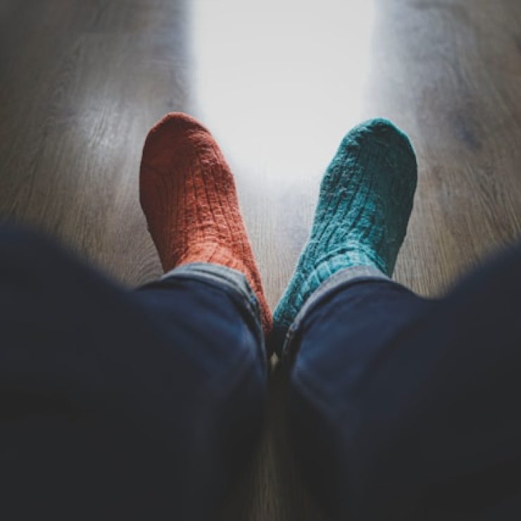 Calcetines dispares como símbolo de caos, cambio, oportunidad